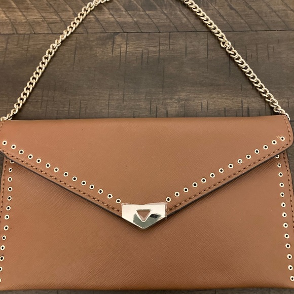 New clutch from Guess. Never used. - Picture 4 of 5